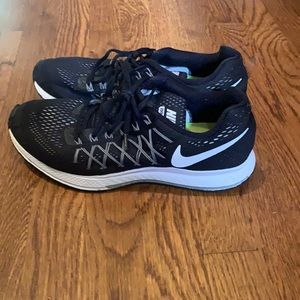 Nike men’s zoom shoes size 8.5 in used condition